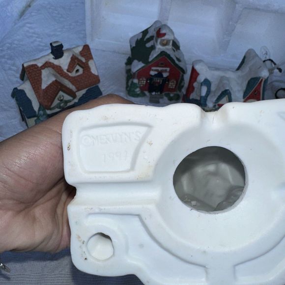 Mervyns 1994 Village Square 5 Piece Miniature House Set Vintage Christmas - Picture 7 of 7